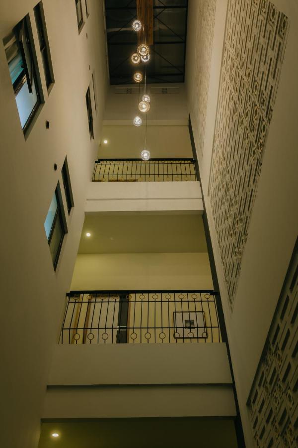 Urbanest Inn House Slipi Jakarta Bagian luar foto