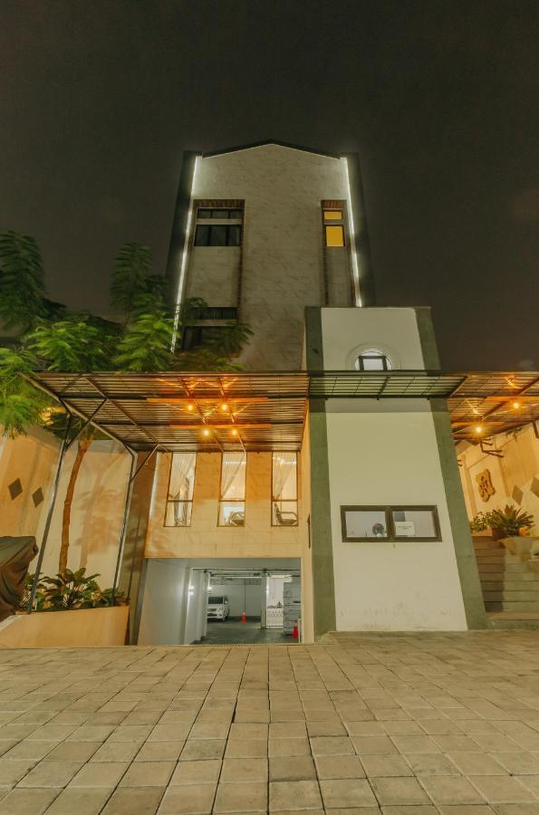Urbanest Inn House Slipi Jakarta Bagian luar foto