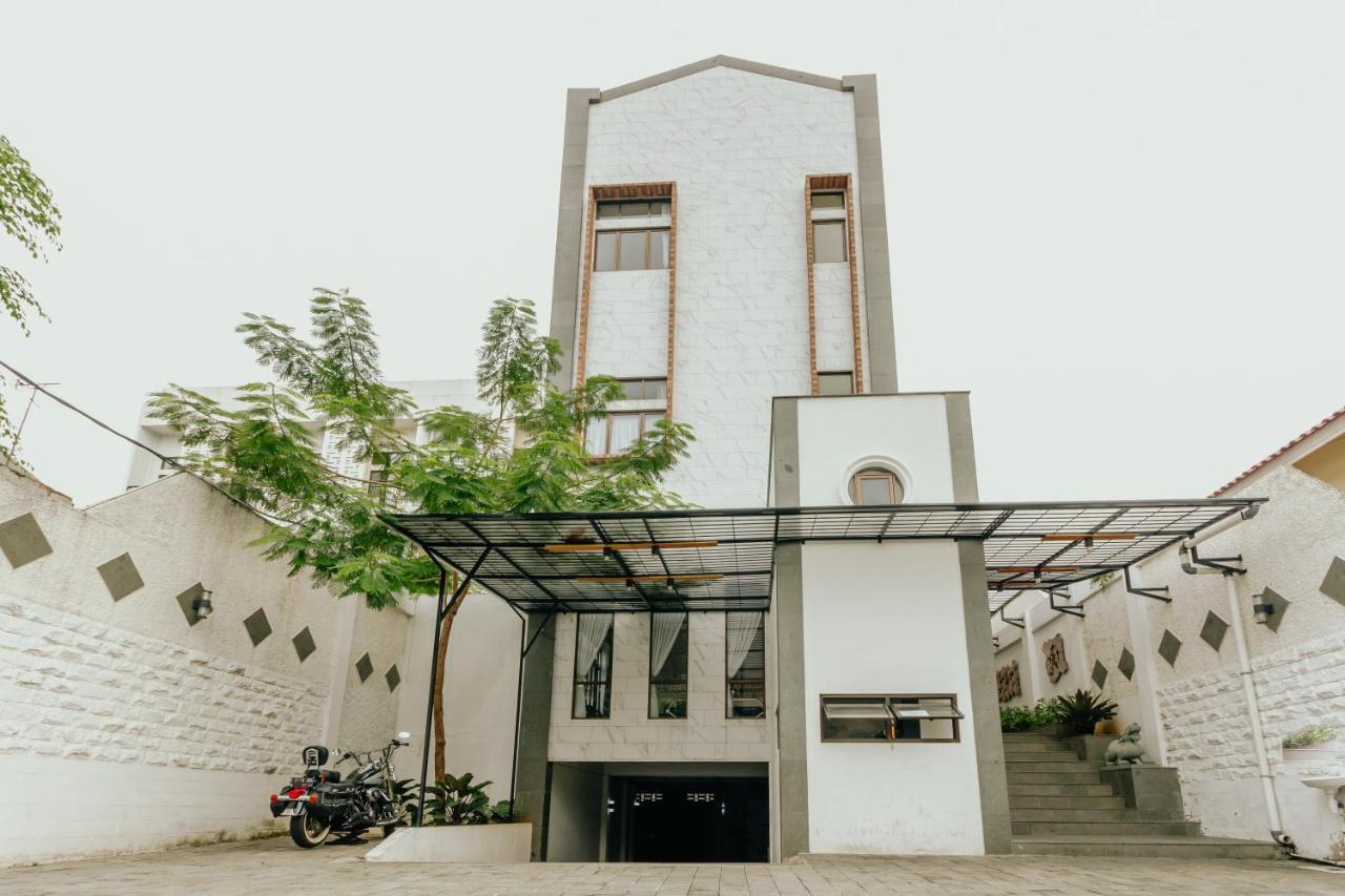 Urbanest Inn House Slipi Jakarta Bagian luar foto