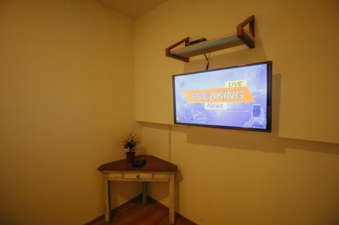 Urbanest Inn House Slipi Jakarta Bagian luar foto