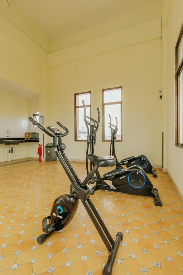 Urbanest Inn House Slipi Jakarta Bagian luar foto