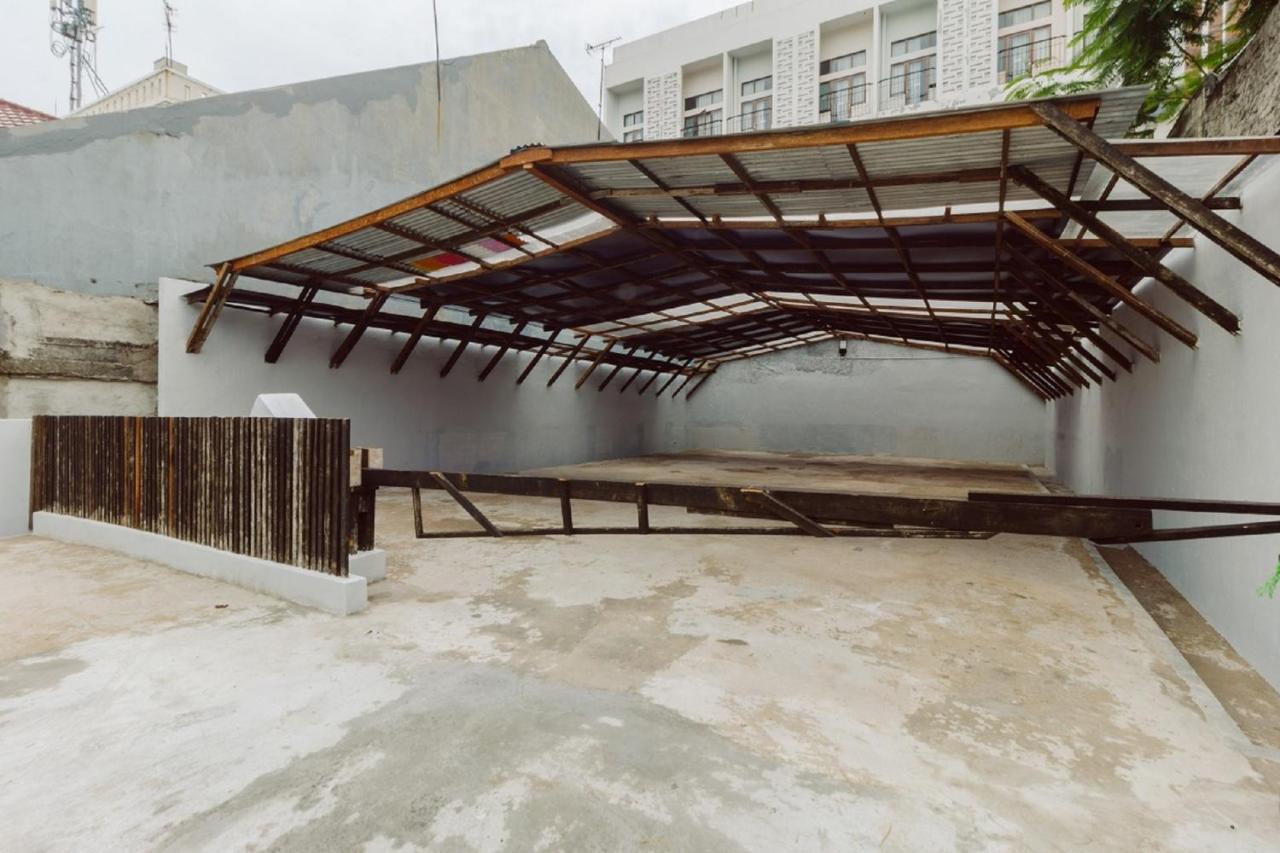 Urbanest Inn House Slipi Jakarta Bagian luar foto