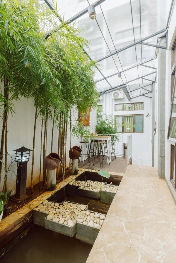 Urbanest Inn House Slipi Jakarta Bagian luar foto