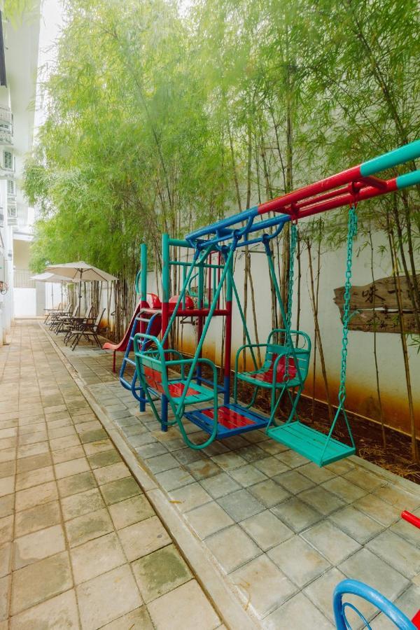 Urbanest Inn House Slipi Jakarta Bagian luar foto