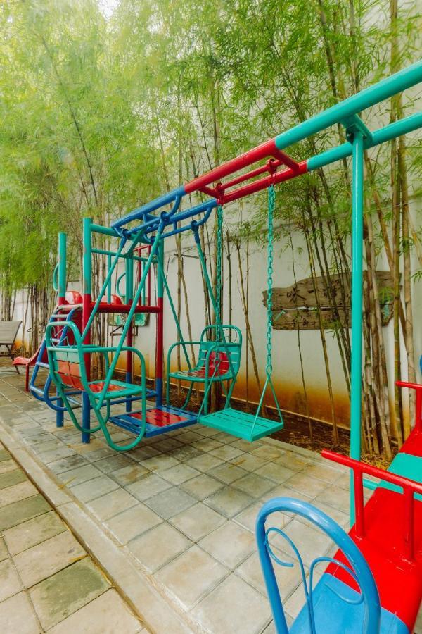 Urbanest Inn House Slipi Jakarta Bagian luar foto